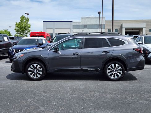Used 2025 Subaru Outback Limited AWD/4WD image 2