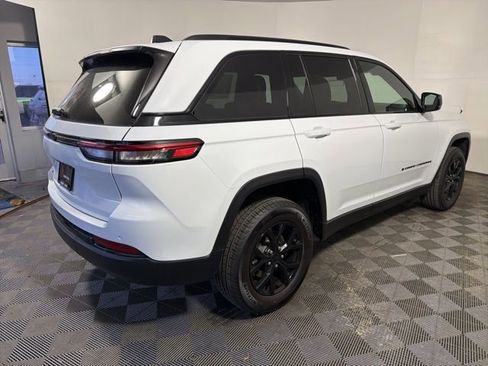 New 2025 Jeep Grand Cherokee Altitude image 6