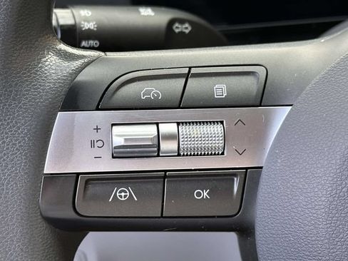 Used 2024 Hyundai Kona SE FWD image 25