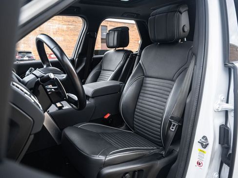 Used 2023 Land Rover Discovery Metropolitan Edition AWD/4WD image 22