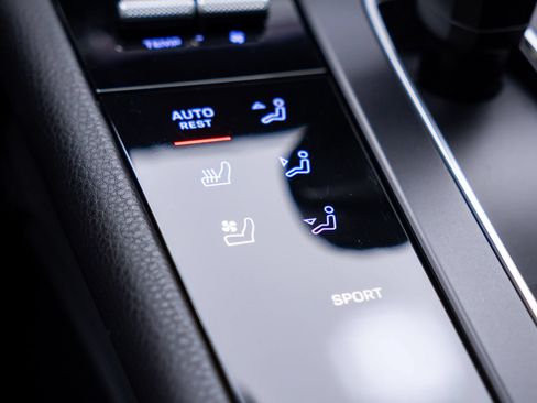 Certified 2023 Porsche Macan AWD/4WD image 27