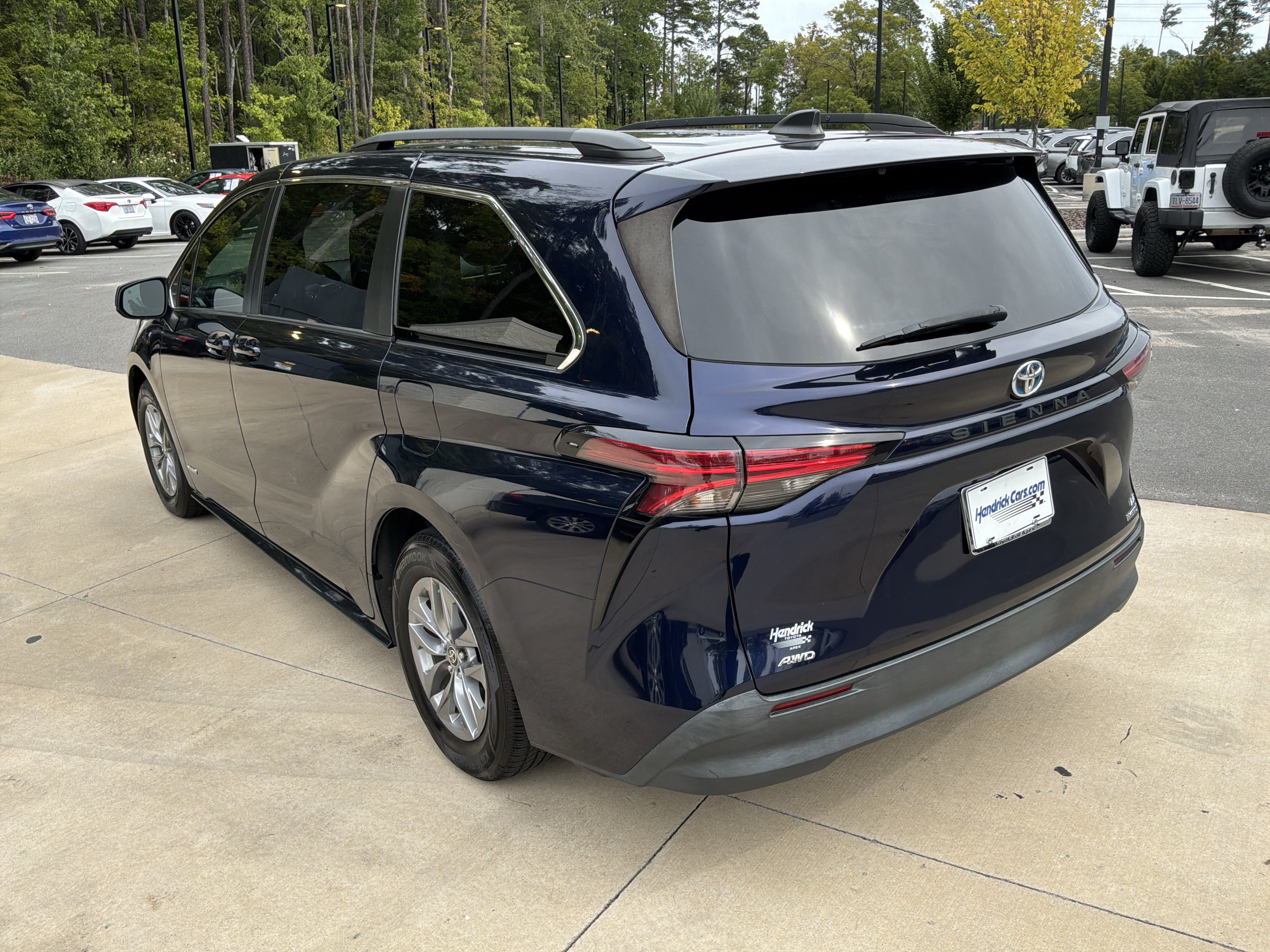 Used 2021 Toyota Sienna LE w/ LE Plus Package AWD/4WD image 8