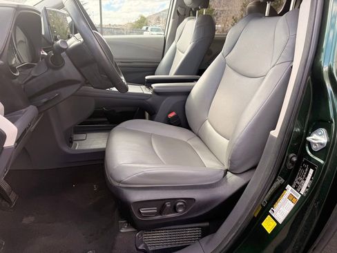 Used 2024 Toyota Sienna XLE image 27
