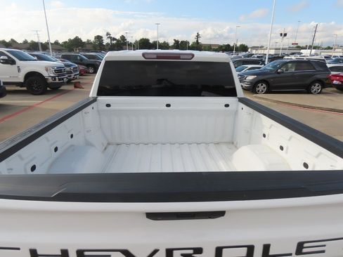 Used 2020 Chevrolet Silverado 1500 Custom w/ Custom Value Package RWD image 14