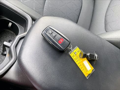 Used 2022 Toyota RAV4 XLE image 35