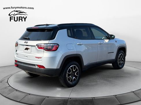 Used 2025 Jeep Compass Trailhawk AWD/4WD image 3