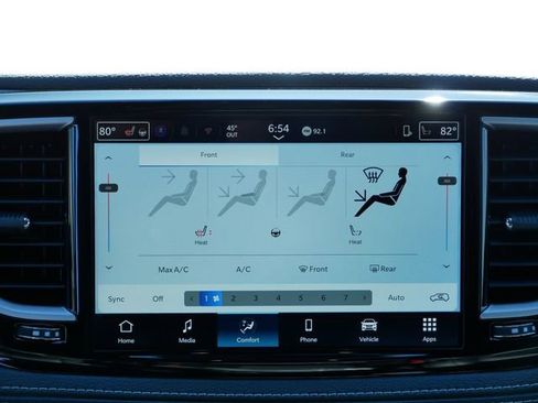 New 2026 Chrysler Pacifica Select image 16