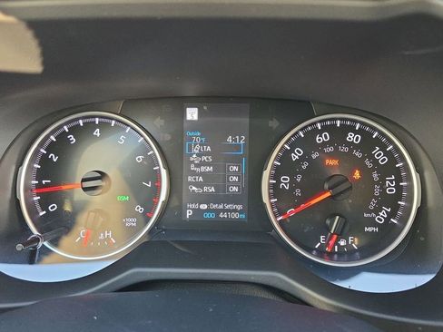 Used 2022 Toyota RAV4 XLE Premium image 21