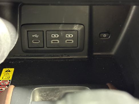 Used 2023 Toyota Venza XLE AWD/4WD image 39