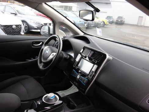 Used 2016 Nissan Leaf SV image 17