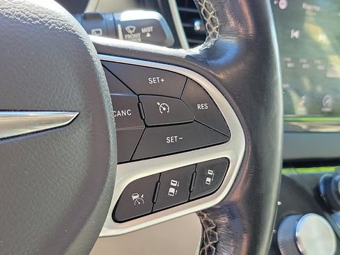 Used 2021 Chrysler Pacifica Touring-L FWD image 26