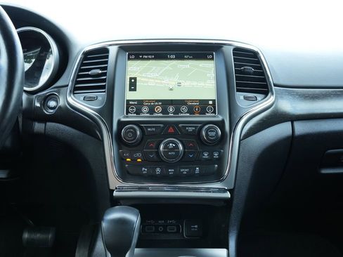 Used 2018 Jeep Grand Cherokee Altitude image 11