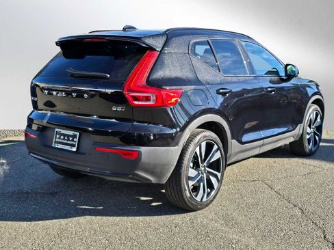 Used 2024 Volvo XC40 B5 Plus w/ Climate Package image 3