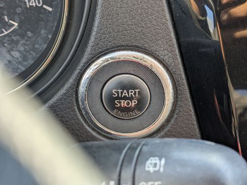 Used 2017 Nissan Rogue SV image 21