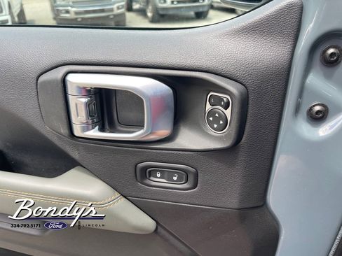 Used 2026 Jeep Gladiator Mojave AWD/4WD image 8