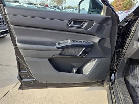 Certified 2024 Nissan Pathfinder SV image 11