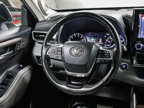 Used 2022 Toyota Highlander Platinum FWD image 17