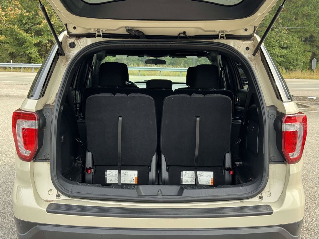 Used 2018 Ford Explorer XLT FWD image 16