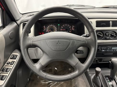 Used 2001 Mitsubishi Montero Sport XS image 9