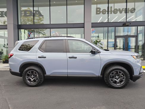 Used 2024 Honda Pilot TrailSport image 8