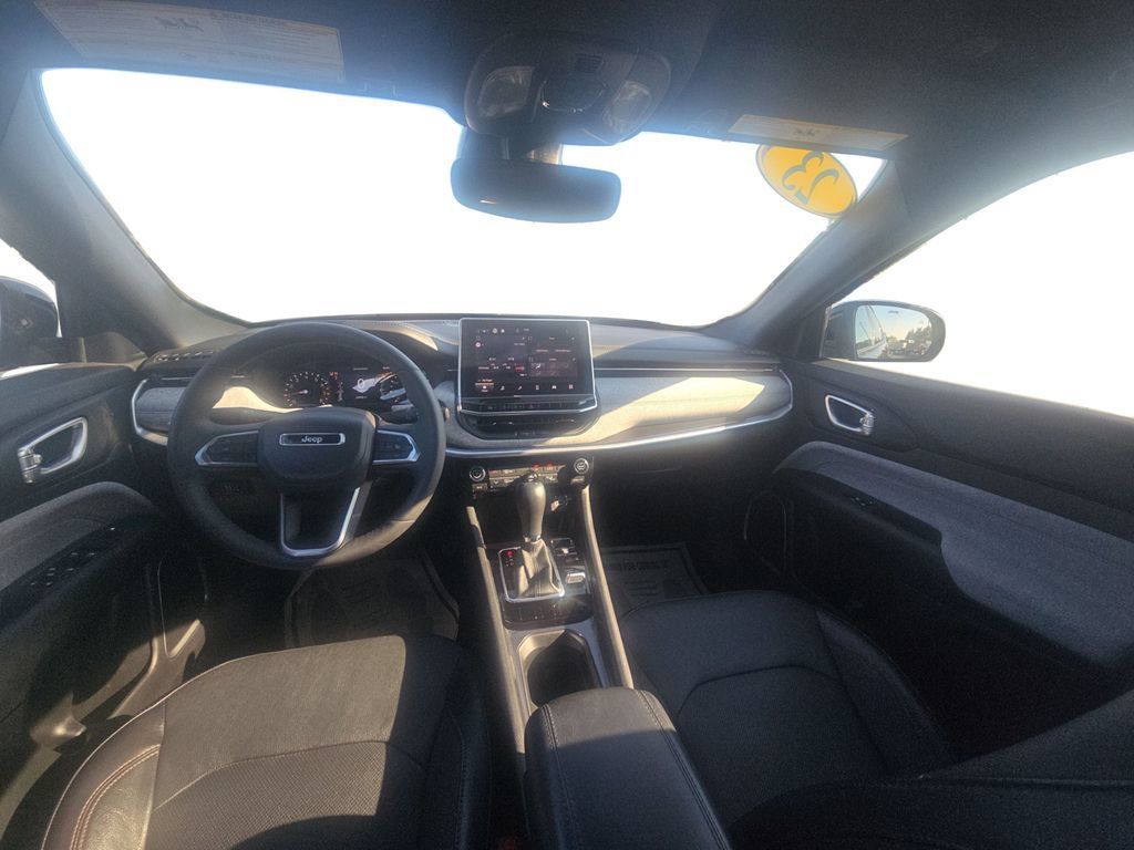 Used 2023 Jeep Compass Latitude AWD/4WD image 9