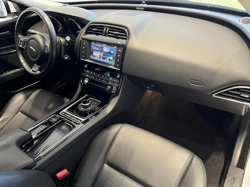 Used 2018 Jaguar XE Premium AWD/4WD image 25