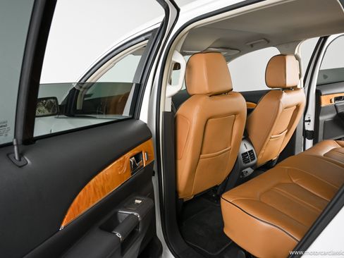 Used 2014 Lincoln MKX FWD w/ Equipment Group 101A image 26