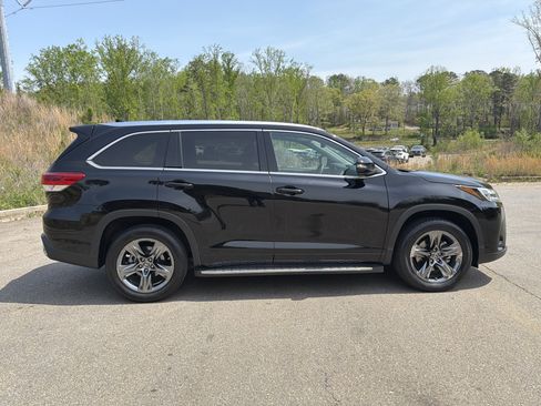 Used 2019 Toyota Highlander Limited Platinum image 4