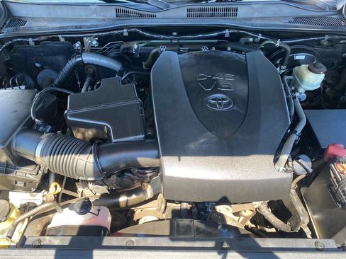 Used 2017 Toyota Tacoma SR5 RWD image 10