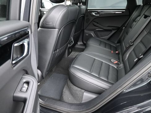 Certified 2026 Porsche Macan AWD/4WD image 12