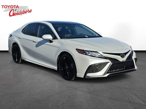 Used 2021 Toyota Camry XSE image 3