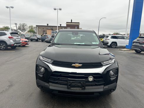 Used 2024 Chevrolet TrailBlazer LS FWD image 2