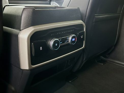 Used 2024 Ford Expedition XLT image 28