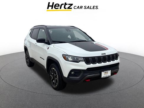 Used 2025 Jeep Compass Trailhawk image 1