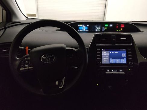 Used 2022 Toyota Prius LE image 22