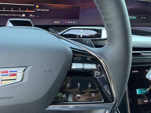 New 2026 Cadillac Escalade ESV Luxury AWD/4WD image 31