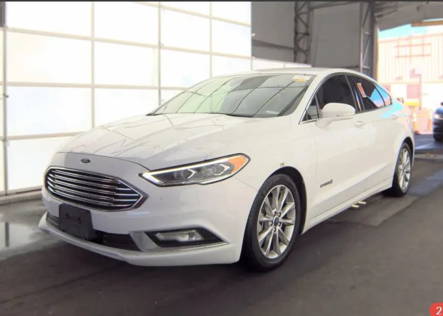 Used 2017 Ford Fusion SE w/ Equipment Group 602A FWD image 1