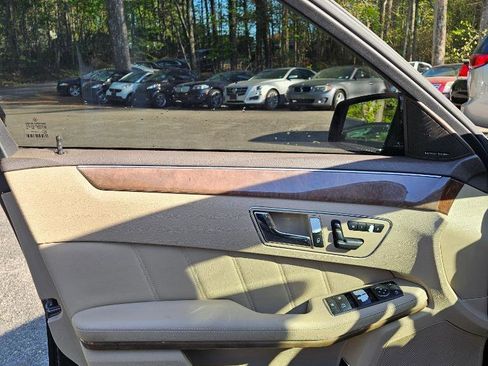 Used 2011 Mercedes-Benz E 350 4MATIC Sedan image 9