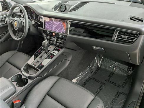 New 2026 Porsche Macan image 22