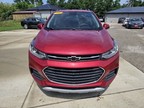 Used 2020 Chevrolet Trax LT AWD/4WD image 2