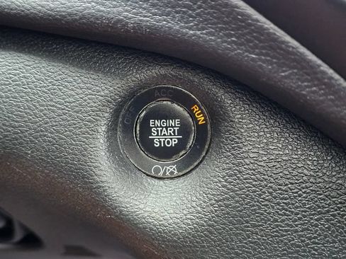 Used 2019 Jeep Cherokee Limited AWD/4WD image 18