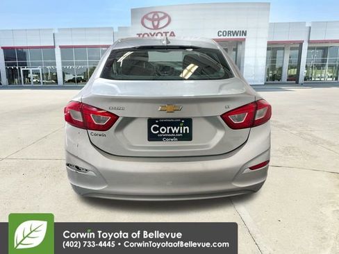 Used 2018 Chevrolet Cruze LT w/ Convenience Package image 7