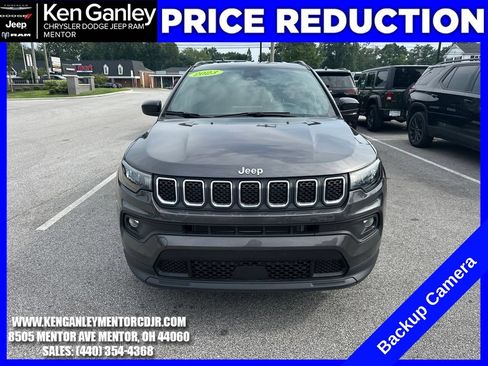 Used 2023 Jeep Compass Latitude AWD/4WD image 2