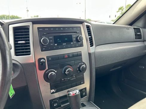 Used 2009 Jeep Grand Cherokee Laredo AWD/4WD image 37