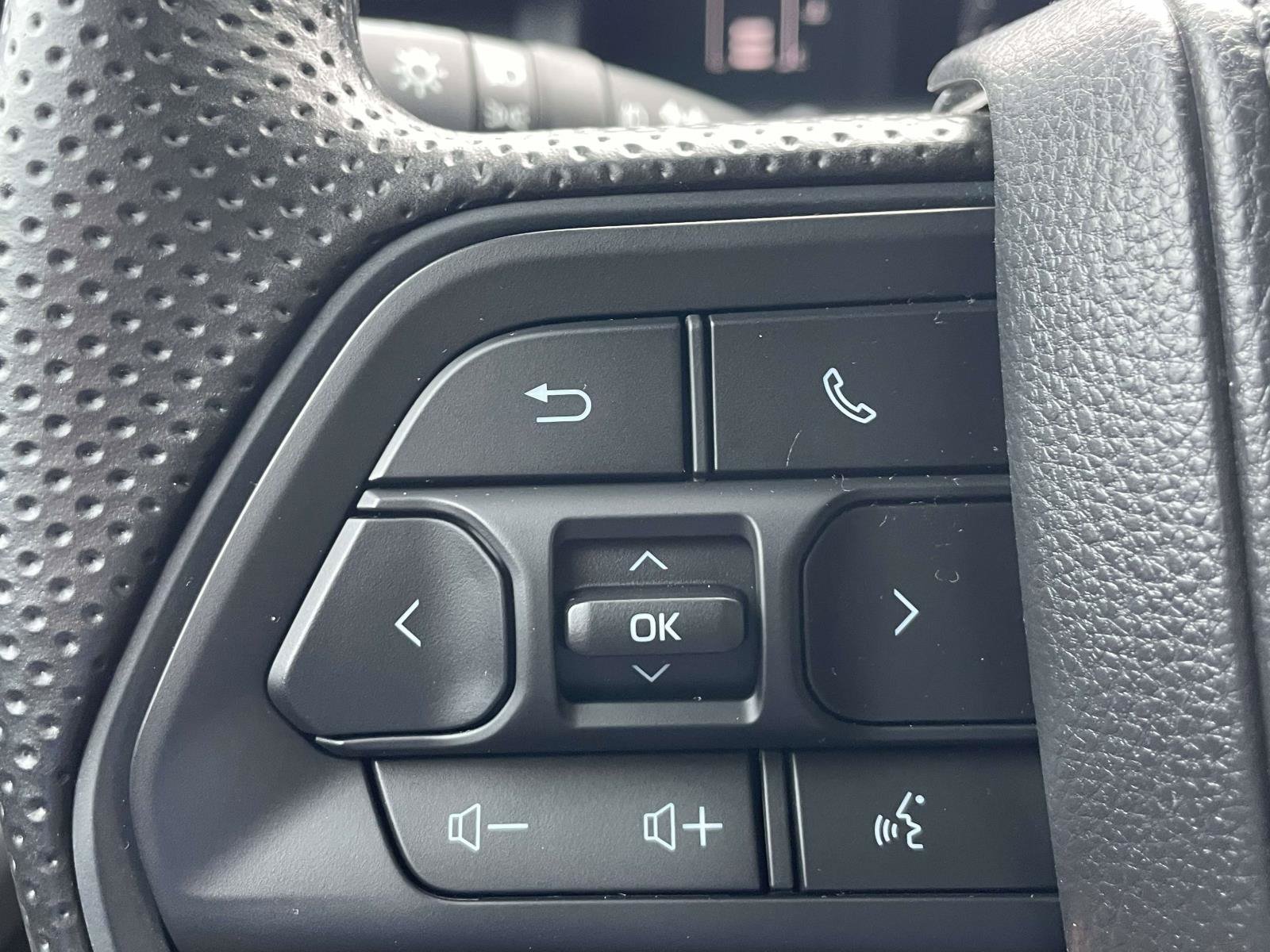 Used 2025 Toyota Tacoma SR5 AWD/4WD image 22