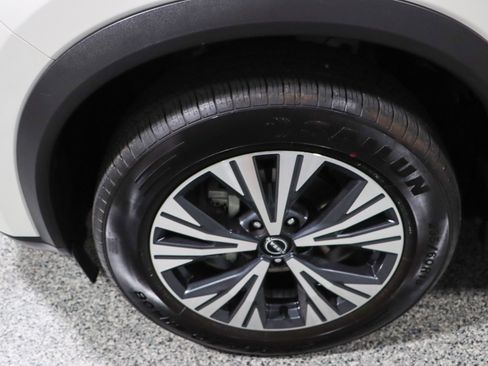 Used 2023 Nissan Rogue SV FWD image 11