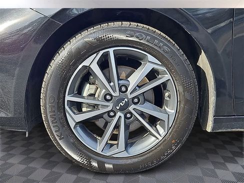 Used 2024 Kia Forte LXS image 7