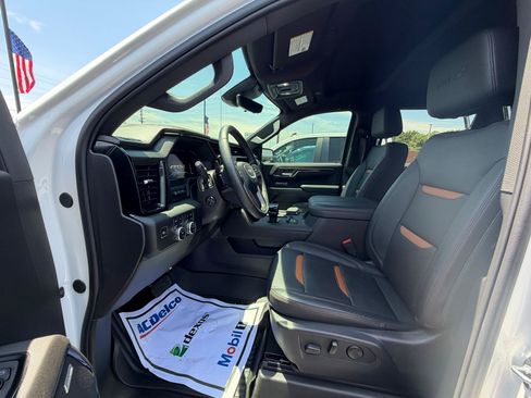 Used 2024 GMC Sierra 1500 AT4 w/ Technology Package AWD/4WD image 8