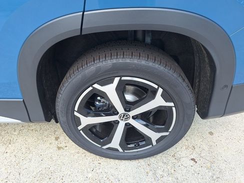 Used 2025 Volkswagen Tiguan SE FWD image 23