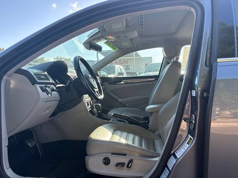 Used 2017 Volkswagen Passat 1.8T SEL Premium FWD image 2
